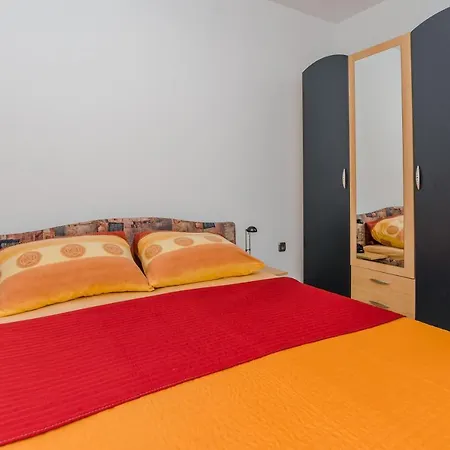 Palaic Apartment Vir