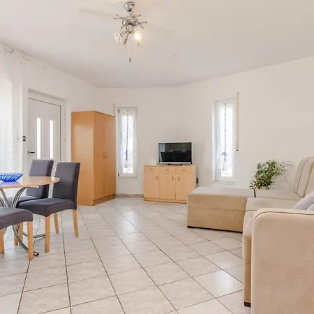 Apartment Palaic *